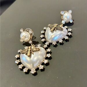 3D CHUNKY AGED GOLD TONE HEARTS AND BEES ❤️ ❤️ 🐝 🐝 EARRINGS